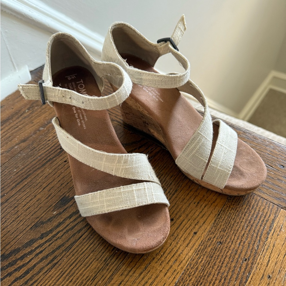TOMS cream straps wedges, size 6